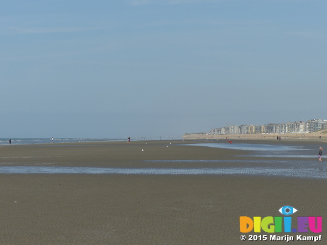 FZ015978 People on De Panne beach